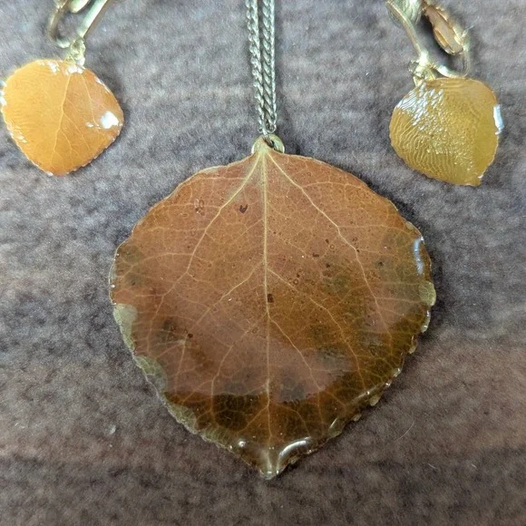 Leaf Pendant Necklace and Earrings Set Nature Inspired Jewelry - Picture 3 of 4